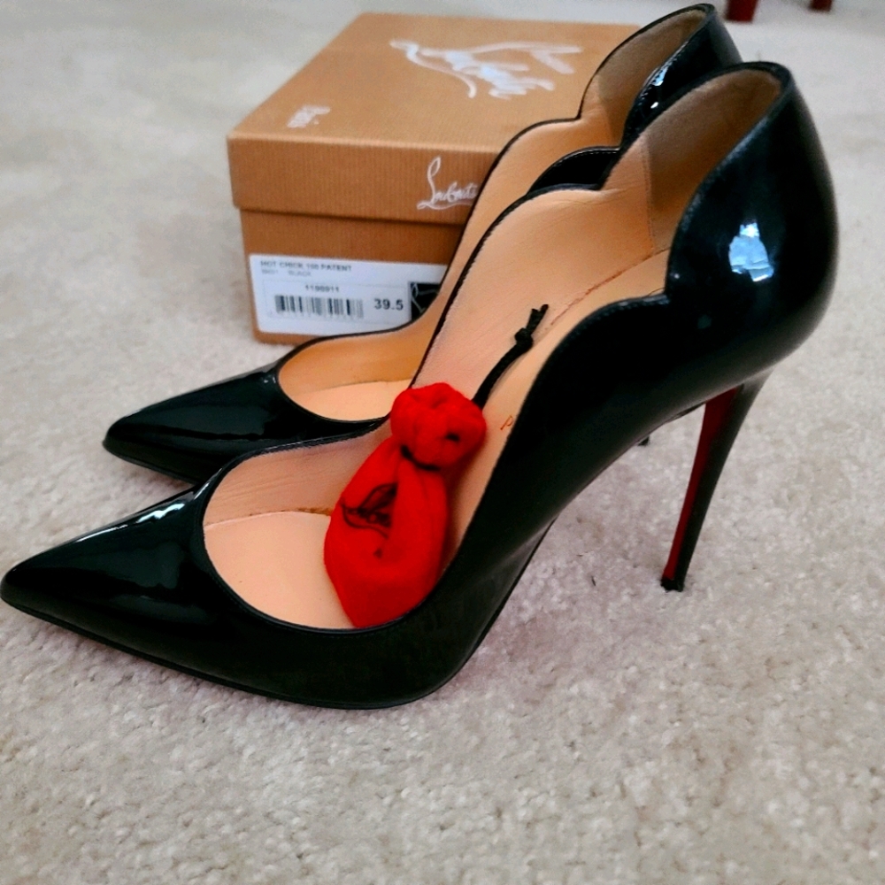 Christian Louboutin Hot Chick Scallop 100mm Black